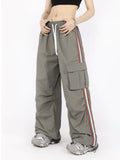 Pantaloni cargo alla moda con coulisse e tasche pratiche