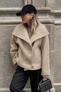 Stylowy klasyczny vintage płaszcz dwurzędowy z mieszanki wełny w kolorze khaki dla ciepłego i klasycznego wyglądu