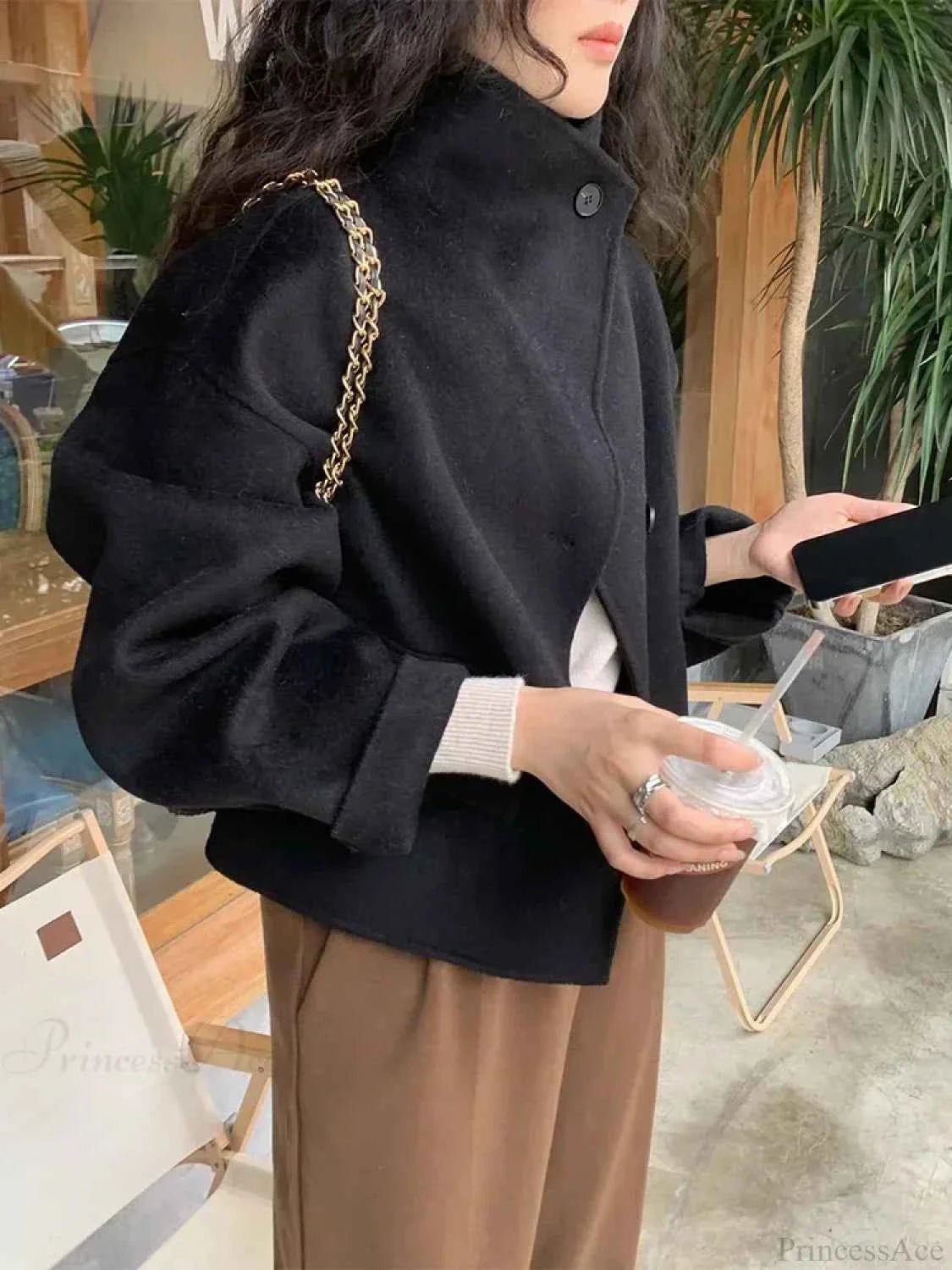 Schicker Winterwollmantel mit Stehkragen und Ein-Knopf-Design