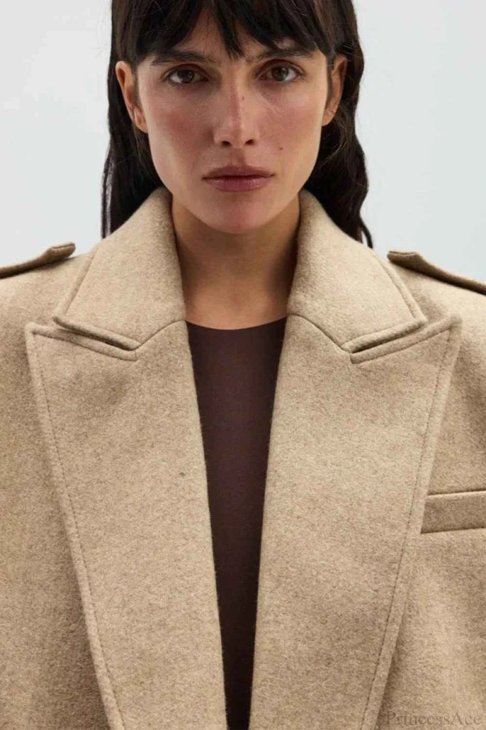 Mantel aus Wollmischung mit Reverskragen und hervorgehobenen Schulterpolstern