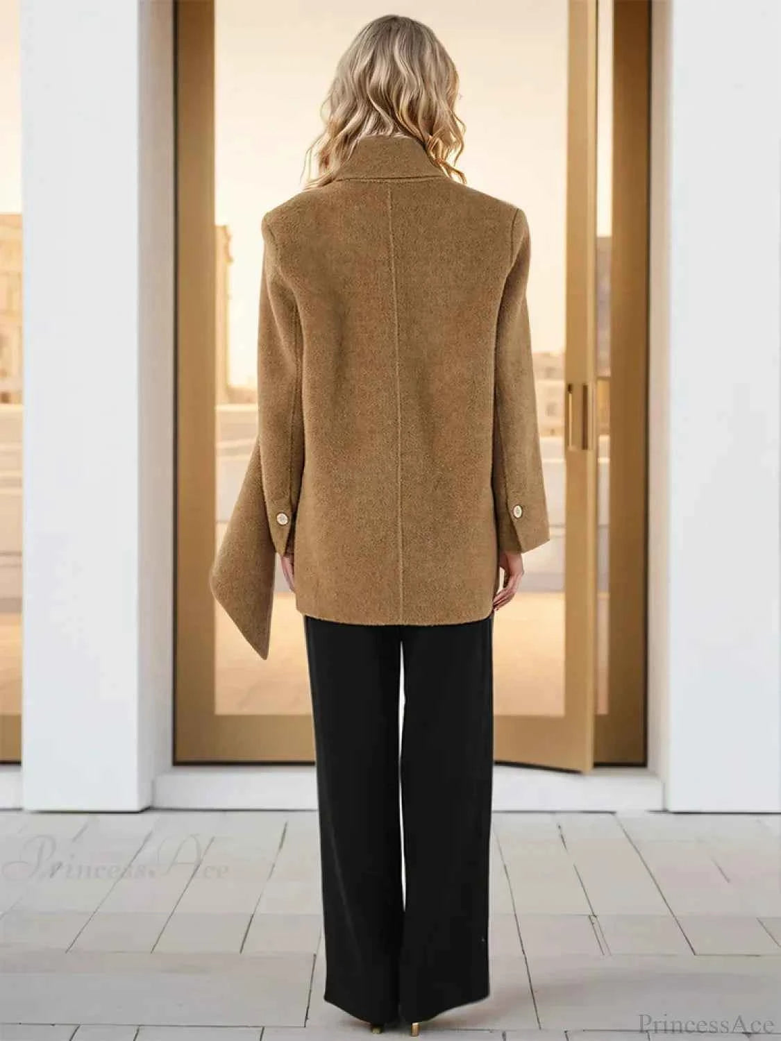 Wollschal mit Plüschkragen, warmer Doppelreihermantel