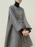 Sciarpa in lana con motivo geometrico – cappotto corto a linea A per uno stile elegante